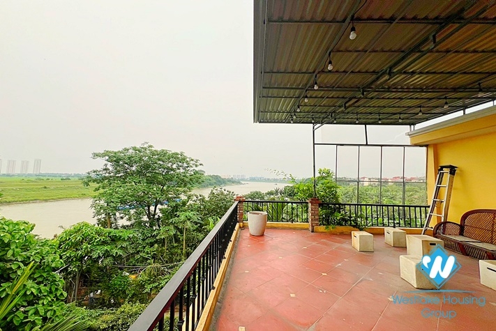 Garden house for rent with three bedrooms in Ngoc Thuy Long Bien, overlooking the River