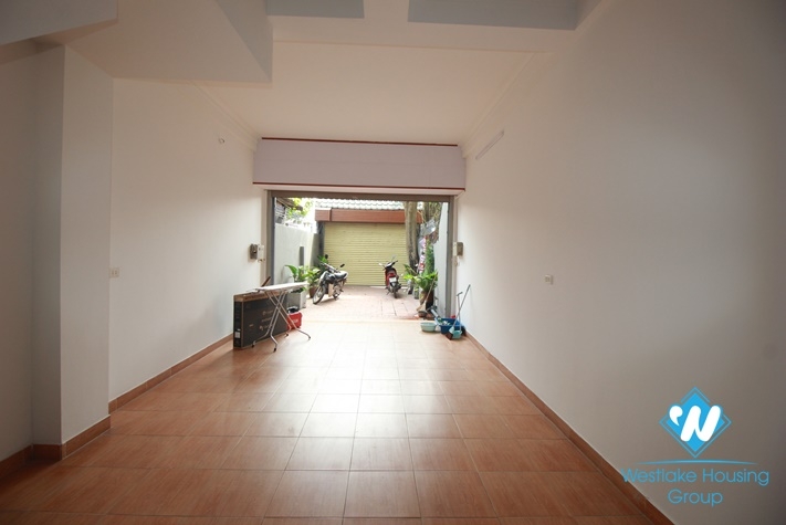 Quiet house with big yard for rent in Au Co, Tay Ho, Ha Noi