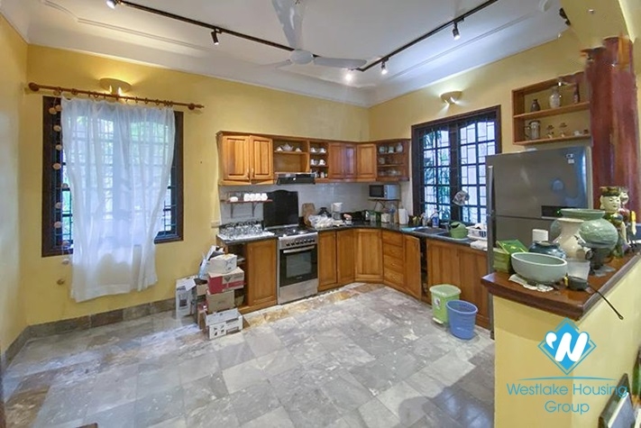 A lovely house 3 bedroom for rent on Tu Hoa st , Tay Ho district.