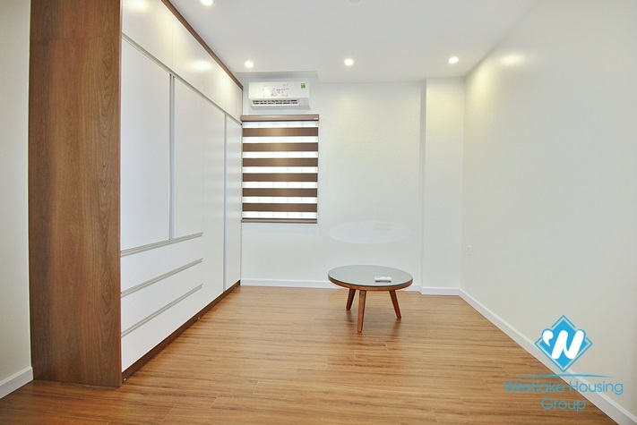 Brand new 3beds apartment for rent in Nghi Tam st, Tay Ho