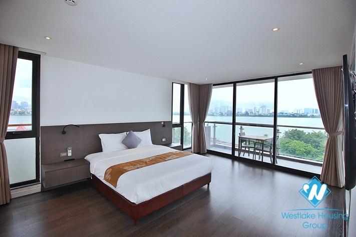 High floor and spacious 3 bedrooms apartment for rent in Dang Thai Mai, Tay Ho