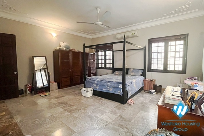 A lovely house 3 bedroom for rent on Tu Hoa st , Tay Ho district.