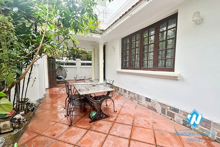 A lovely house 3 bedroom for rent on Tu Hoa st , Tay Ho district.