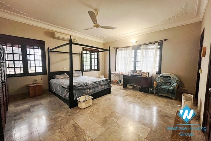 A lovely house 3 bedroom for rent on Tu Hoa st , Tay Ho district.