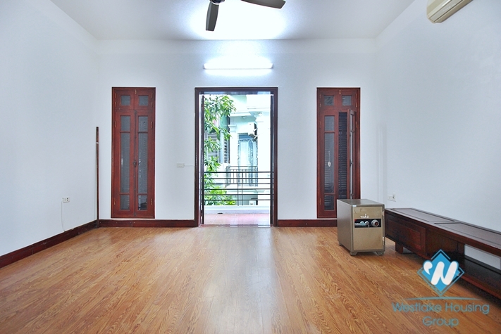 Renovated 5 bedrooms house for rent in Au Co, Tay Ho