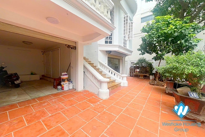 White house with big yard for rent in Tay Ho District