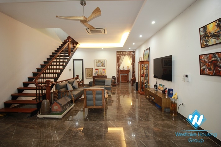 A nice house with garden 2 bedroom for rent in Au Co , Tay Ho street