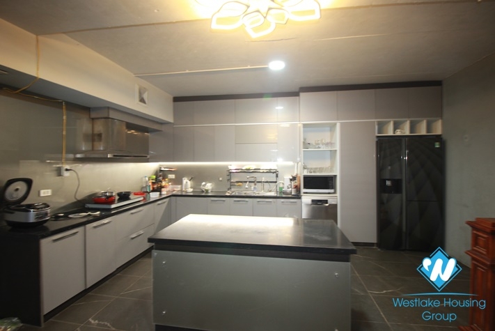 A nice house with garden 2 bedroom for rent in Au Co , Tay Ho street