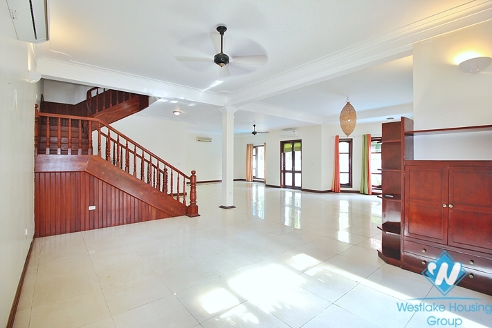 Swimming pool and garden villa with 5 bedroom in To ngoc van, Tay ho