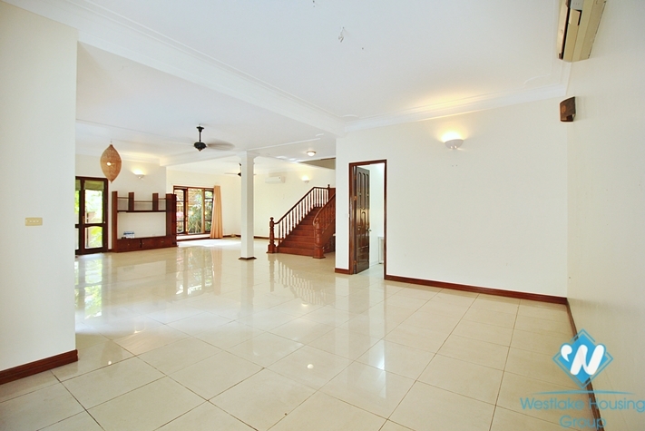 Swimming pool and garden villa with 5 bedroom in To ngoc van, Tay ho