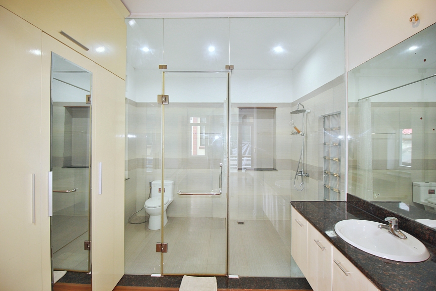 Furnished, private townhouse for rent in Westlake, Tay Ho, Hanoi