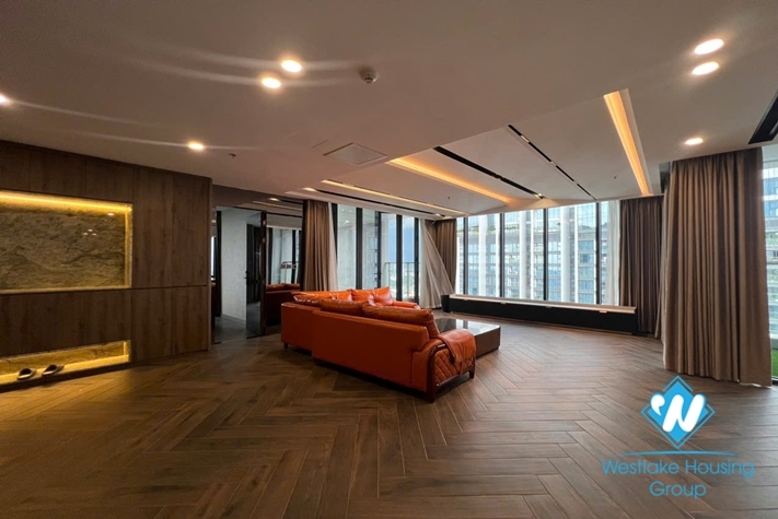 Penthouse apartment for rent at Vinhome Metropolis 29 Lieu Giai