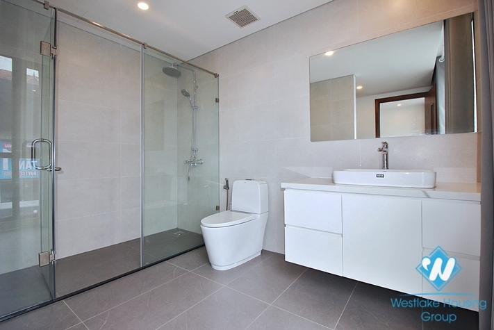 Brand new and bright 3 bedrooms apartment for rent in Xuan Dieu st, Tay Ho