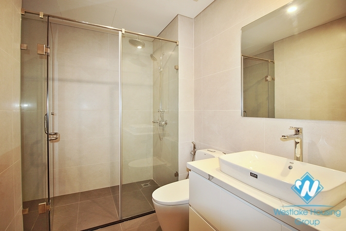 Brand new and bright 3 bedrooms apartment for rent in Xuan Dieu st, Tay Ho