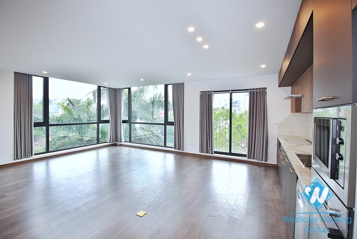 Brand new and bright 3 bedrooms apartment for rent in Xuan Dieu st, Tay Ho