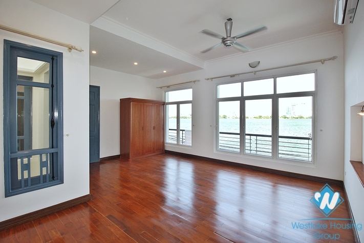 Unfurnished house for rent on the lake, Tay Ho District 