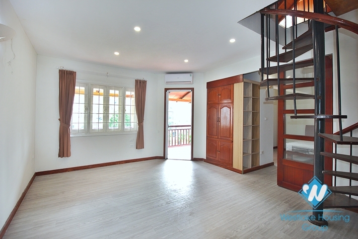 Ancient garden house for rent in Tay Ho district, Ha Noi