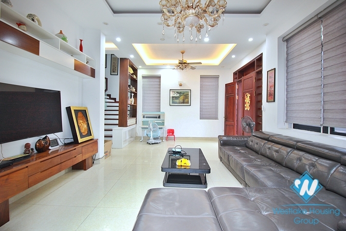 Bright corner house for rent in Tay Ho, Ha Noi