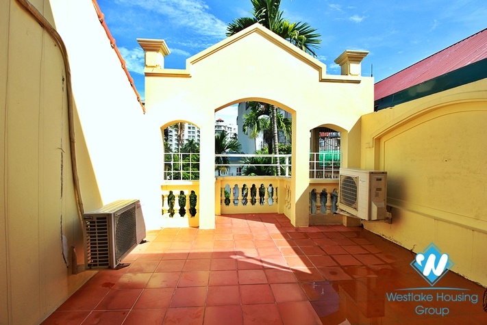 550 sqm garden and swimming pool villa for rent in Tay Ho