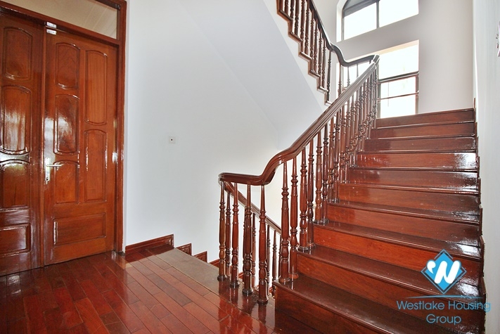 550 sqm garden and swimming pool villa for rent in Tay Ho