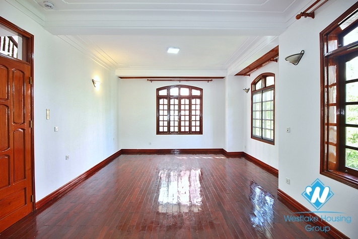 550 sqm garden and swimming pool villa for rent in Tay Ho