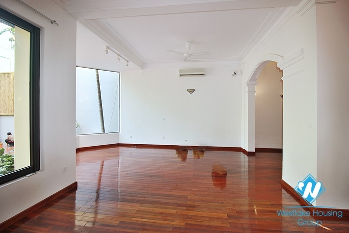 550 sqm garden and swimming pool villa for rent in Tay Ho