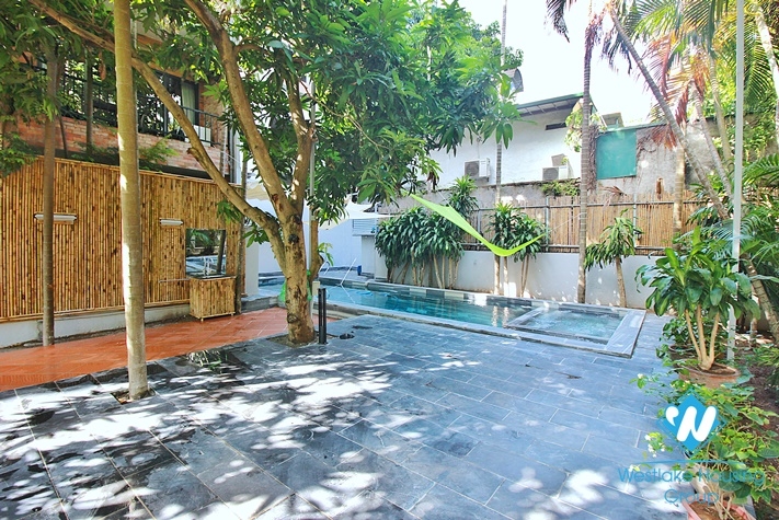 550 sqm garden and swimming pool villa for rent in Tay Ho