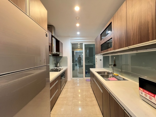 New beautiful 3 bedroom apartment fully furnished