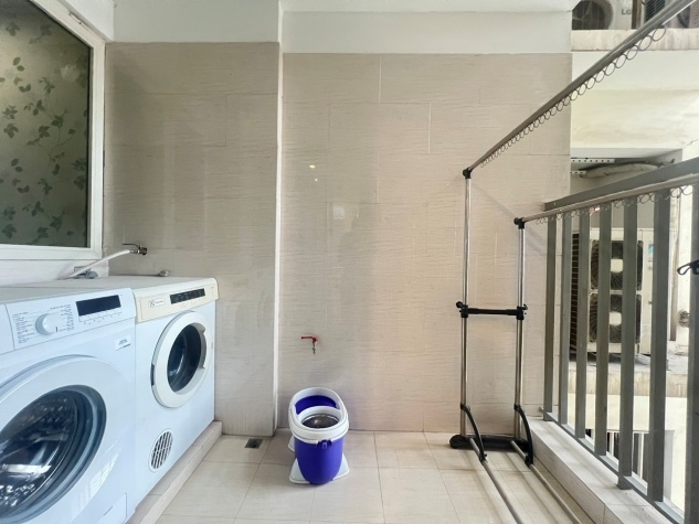 New beautiful 3 bedroom apartment fully furnished