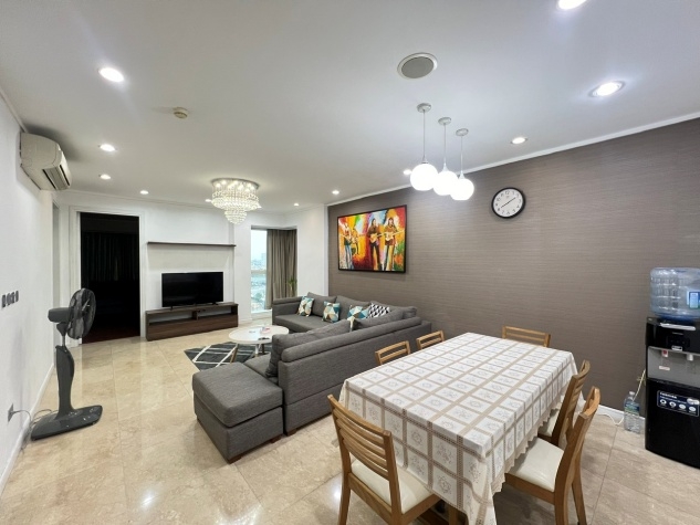 New beautiful 3 bedroom apartment fully furnished