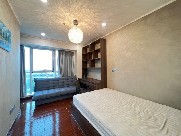 New beautiful 3 bedroom apartment fully furnished