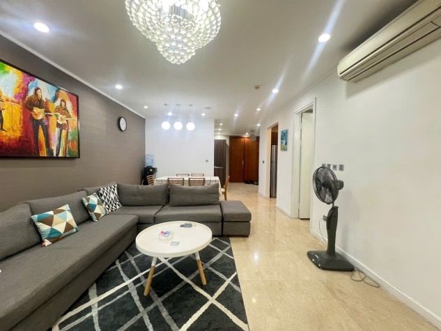 New beautiful 3 bedroom apartment fully furnished