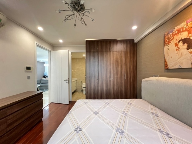 New beautiful 3 bedroom apartment fully furnished