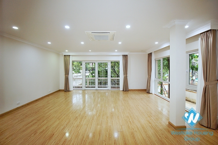 Fully serviced and spacious villa for rent in Tay Ho, Ha Noi