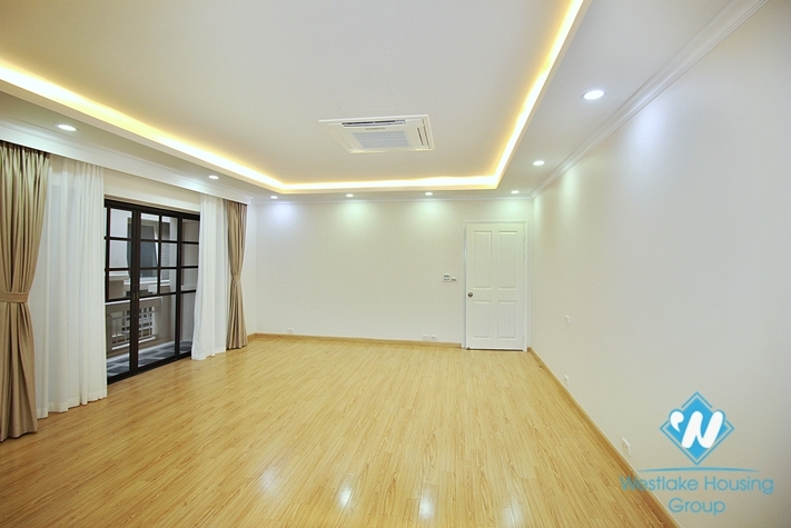 Fully serviced and spacious villa for rent in Tay Ho, Ha Noi