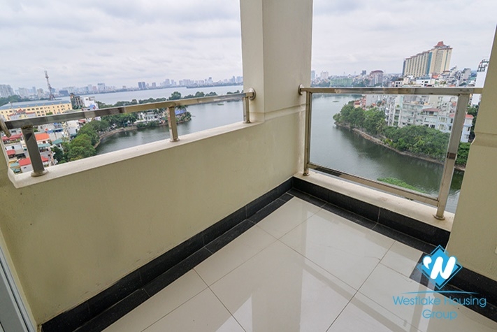 Lake view 3 bedrooms apartment for rent in Truc Bach area