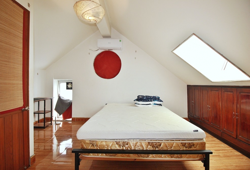 A lovely house 3 bedroom for rent on Tu Hoa st , Tay Ho district.