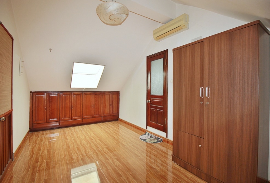 A lovely house 3 bedroom for rent on Tu Hoa st , Tay Ho district.