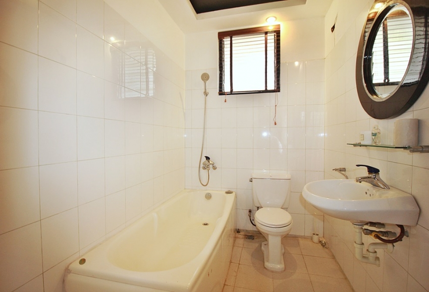 A lovely house 3 bedroom for rent on Tu Hoa st , Tay Ho district.