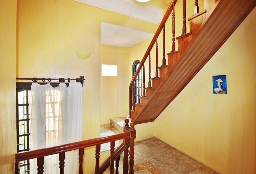 A lovely house 3 bedroom for rent on Tu Hoa st , Tay Ho district.