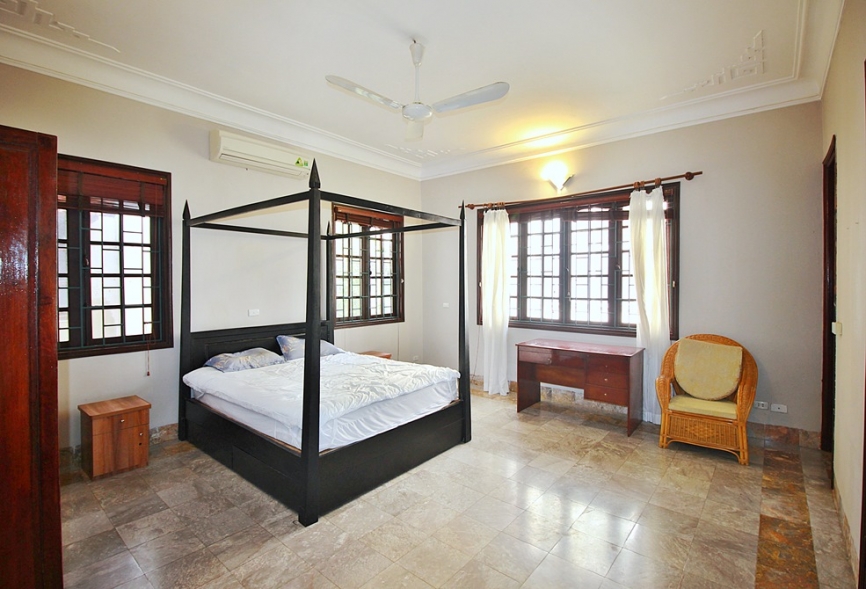 A lovely house 3 bedroom for rent on Tu Hoa st , Tay Ho district.