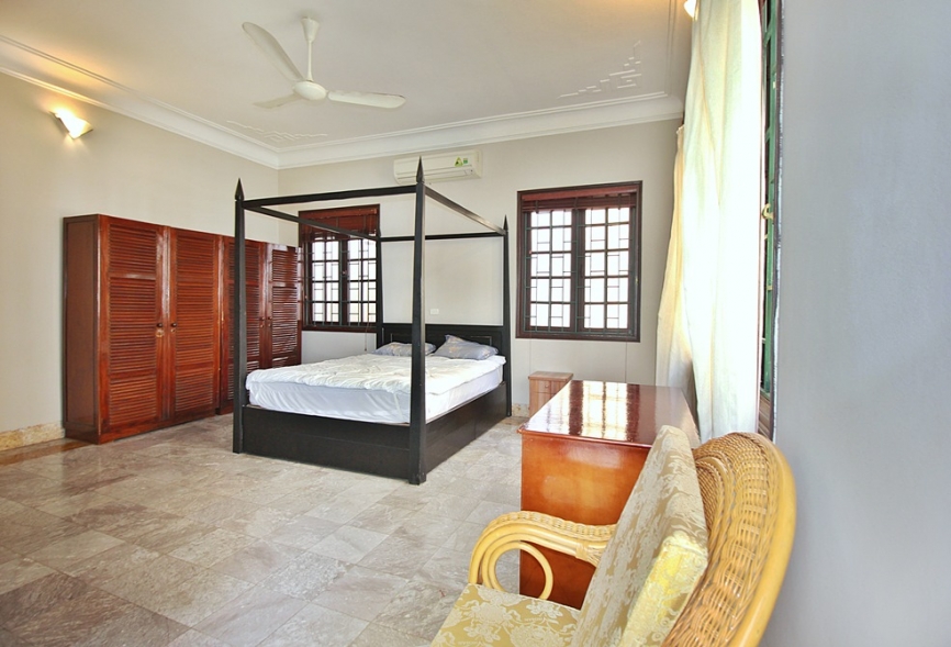 A lovely house 3 bedroom for rent on Tu Hoa st , Tay Ho district.
