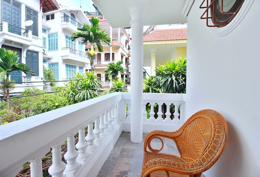 A lovely house 3 bedroom for rent on Tu Hoa st , Tay Ho district.