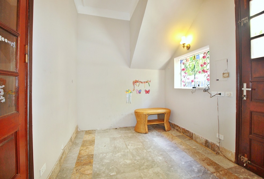 A lovely house 3 bedroom for rent on Tu Hoa st , Tay Ho district.