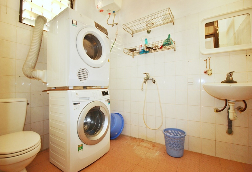 A lovely house 3 bedroom for rent on Tu Hoa st , Tay Ho district.
