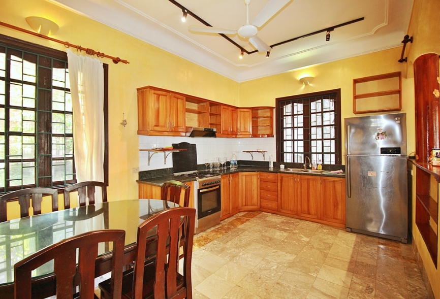 A lovely house 3 bedroom for rent on Tu Hoa st , Tay Ho district.