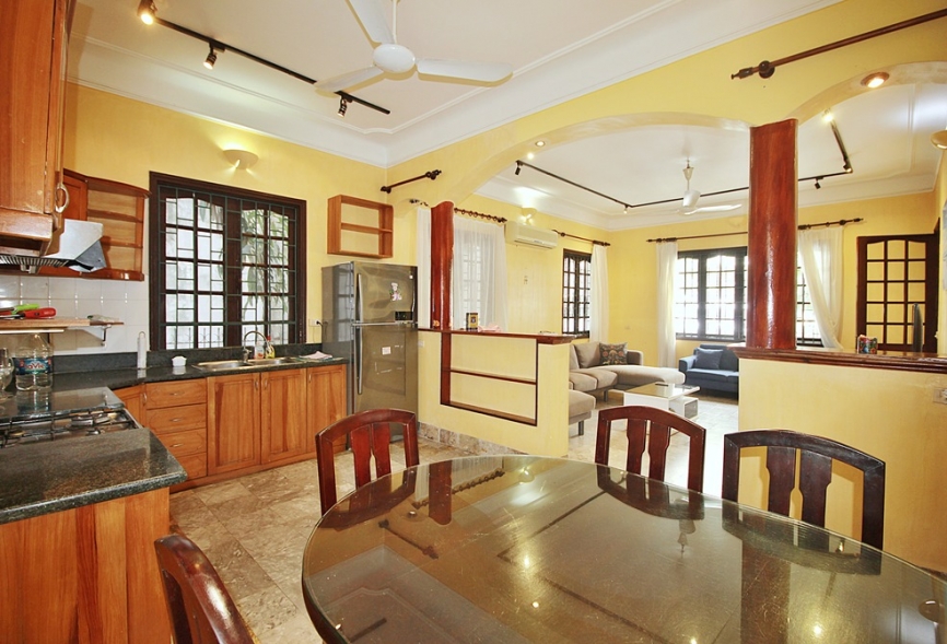 A lovely house 3 bedroom for rent on Tu Hoa st , Tay Ho district.