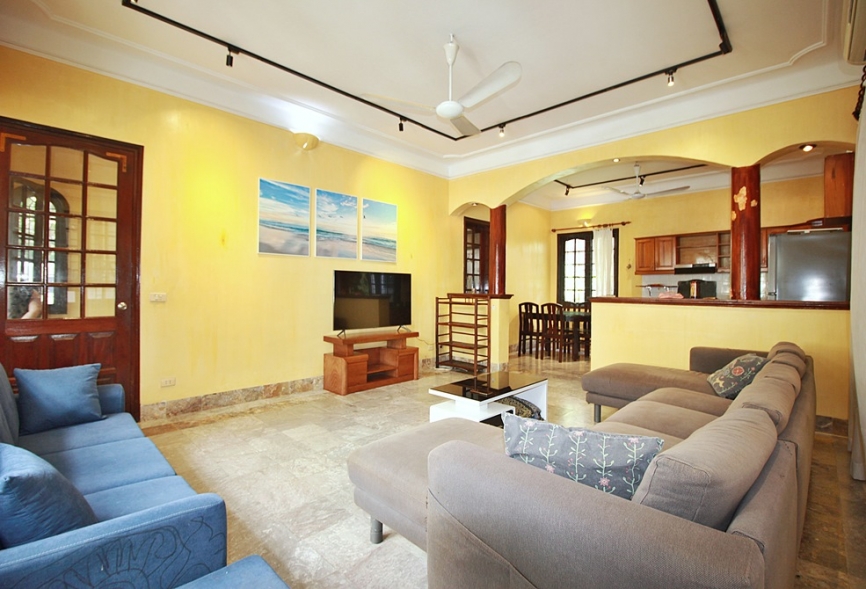 A lovely house 3 bedroom for rent on Tu Hoa st , Tay Ho district.
