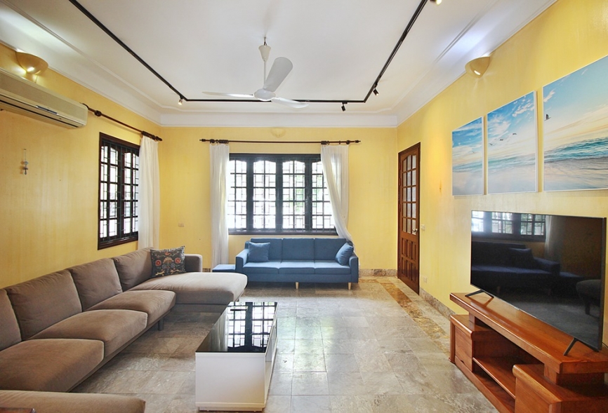 A lovely house 3 bedroom for rent on Tu Hoa st , Tay Ho district.