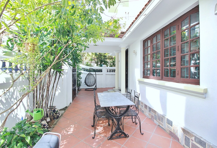 A lovely house 3 bedroom for rent on Tu Hoa st , Tay Ho district.